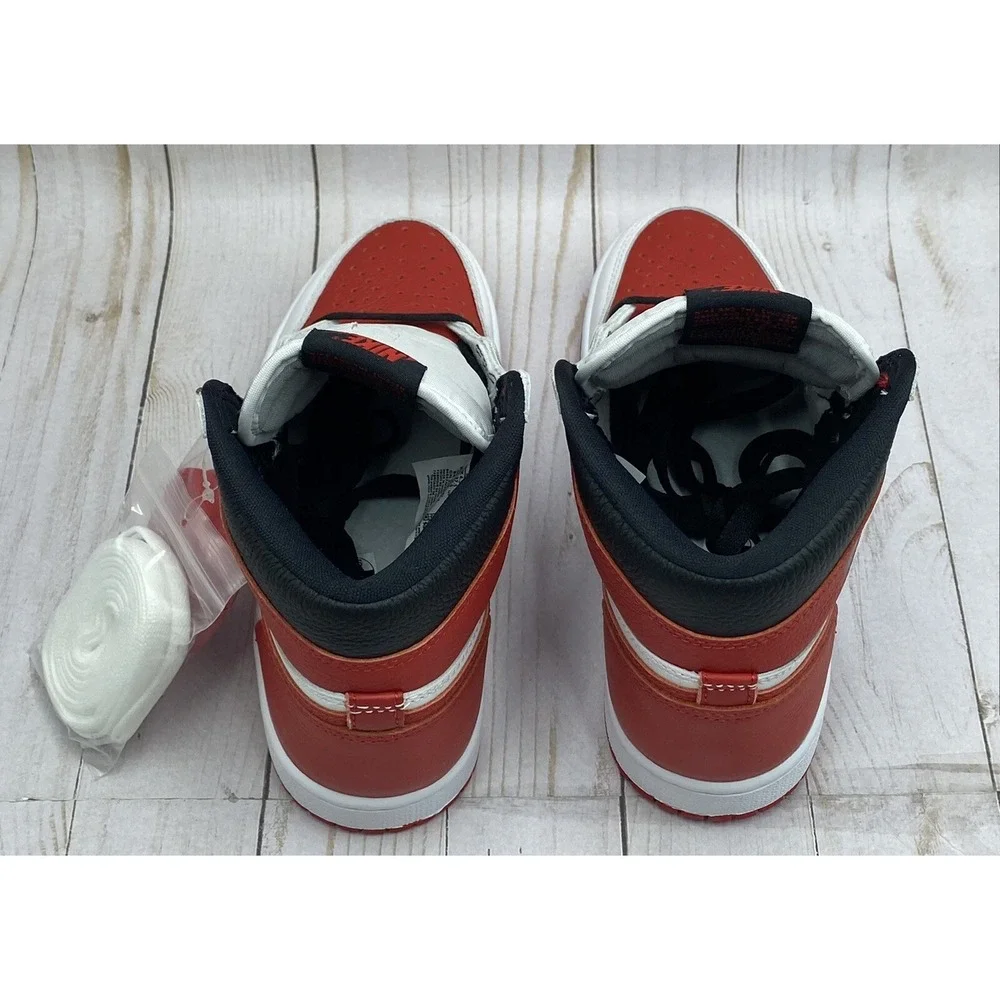 Nike Air Jordan 1 Retro High OG Heritage Size 5 555088‑161